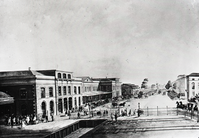 801947 Gezicht op het Centraal Station (Stationsplein) van de Nederlandsche Rhijnspoorweg-Maatschappij (N.R.S.), de ...
